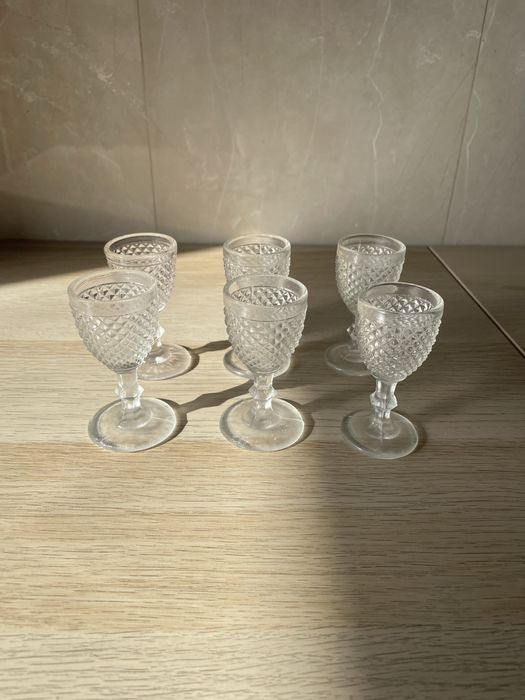 Conjunto de licoreira e seis cálices