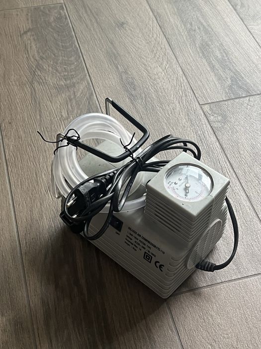 Компресор повітряний автомобільний портативний