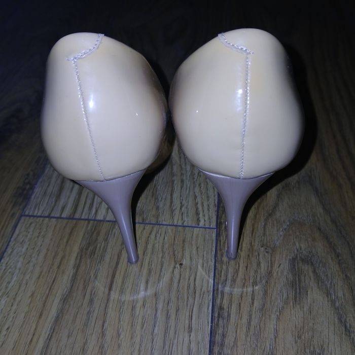 Szpilki pantofle 38 cappuccino lakierowane piękne
