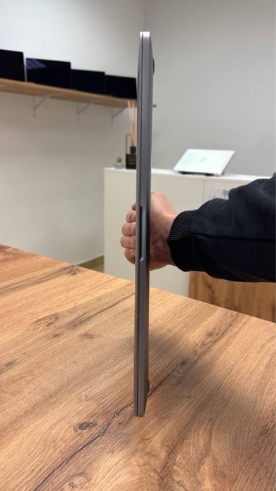 MacBook Pro 15” 2018 Space Gray . Стан: 9/10(Дуже Хороший Стан)