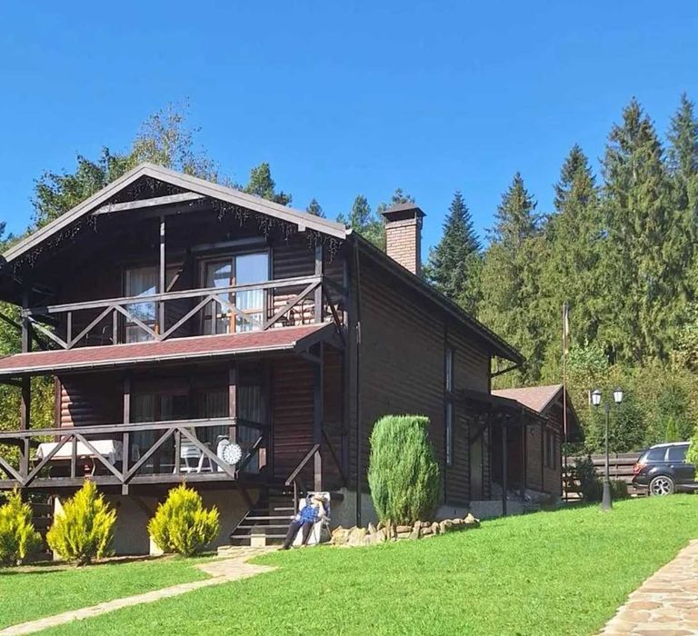 Великий котедж у мальовничому зеленому місці в горах Карпати Східниця