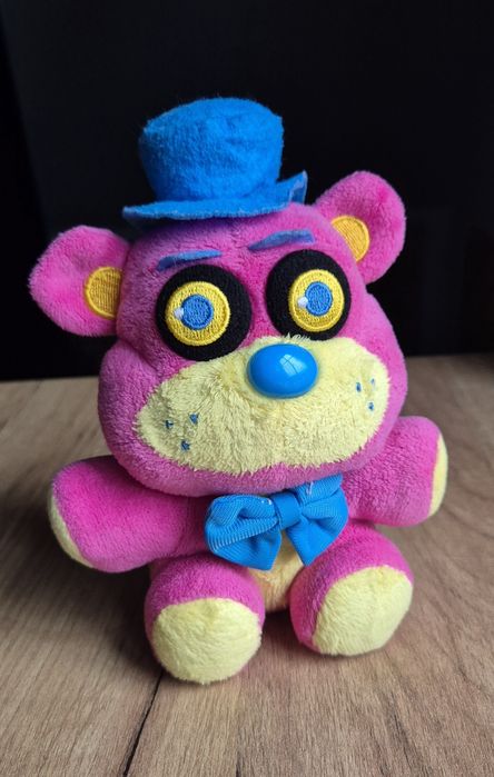 Maskotka FNAF miś Freddy pink neon róż Blacklight Five Nights at Fredd