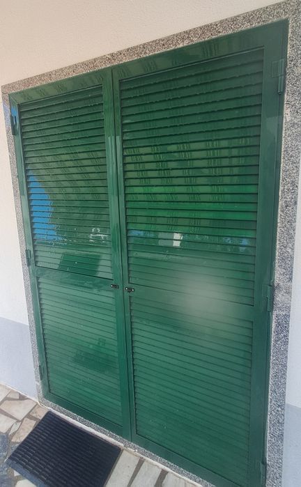 Vendo Porta entrada principal, Janelas , Portadas de Sacada   com vidro duplo e  aros e portadasexteriores, tudo alumínio.