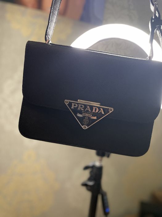 Сумка Prada чорного кольору