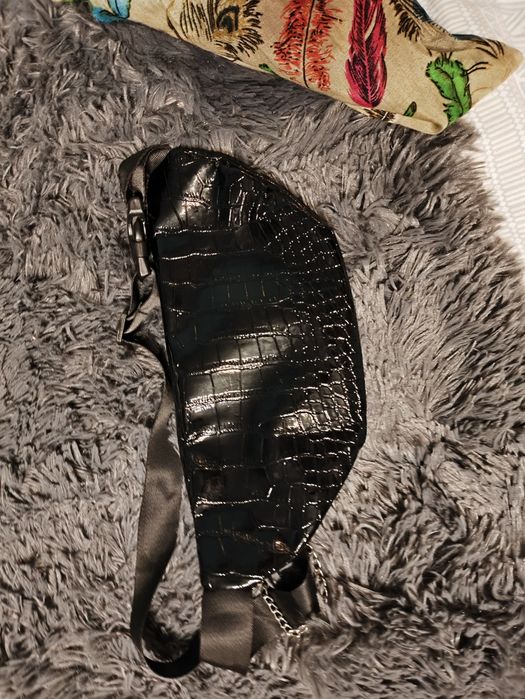 Czarna nerka wzór skóra węża Sinsay jak nowa