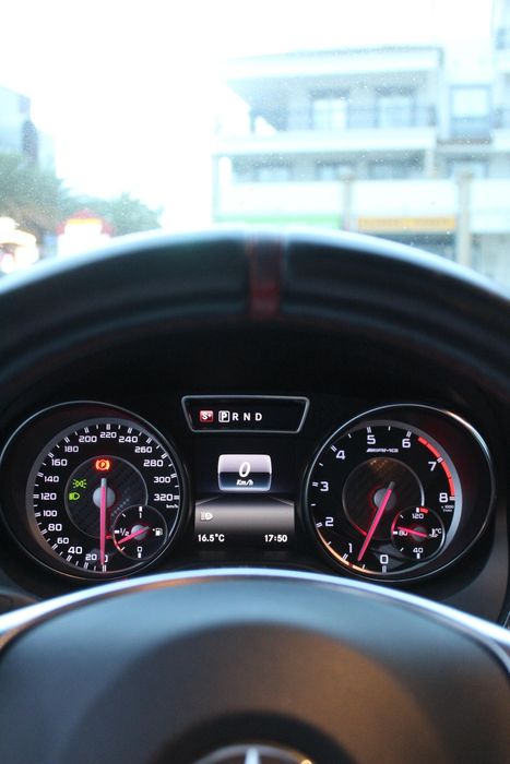 Carrinha Mercedes-Benz CLA 45 AMG S cinza