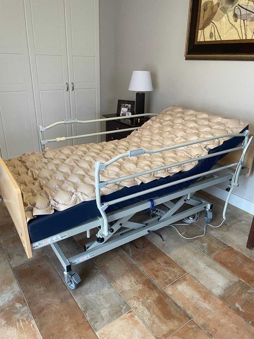 Cama articulada elétrica com colchão antiescaras