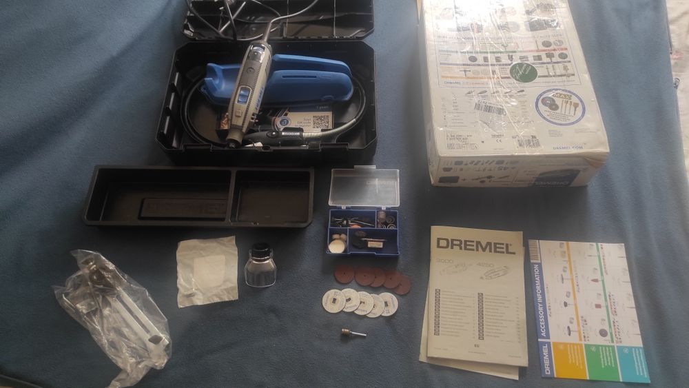 Гравер Dremel 4250  3/45 набір з валом та аксесуарами