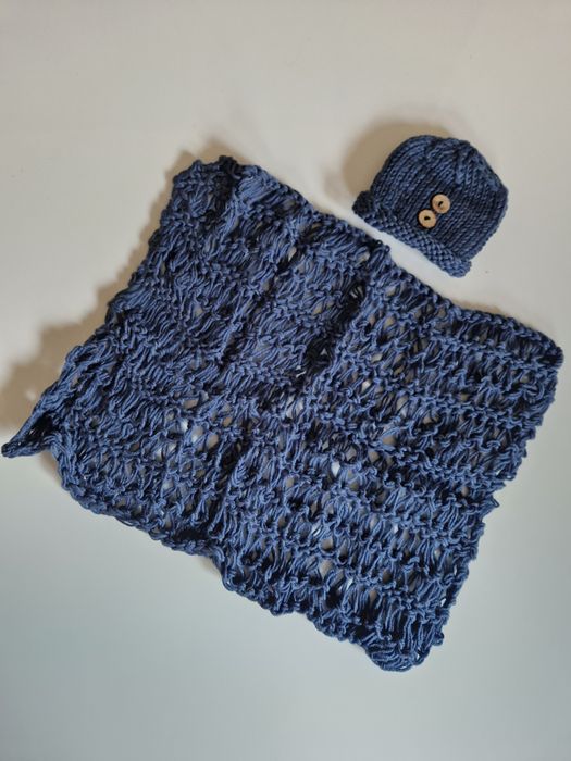 Conjunto gorro e manta azul para bebé
