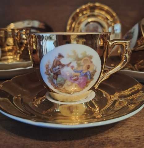 Serviço grande café dourado integral quase completo