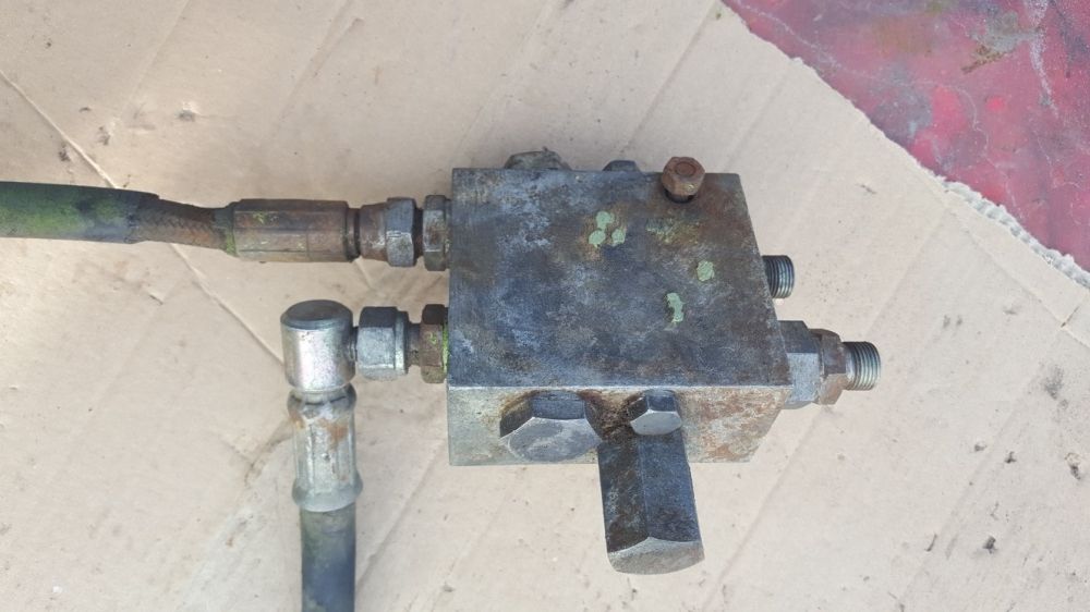 Kostka hydrauliczna. Dowdeswell. ransomes