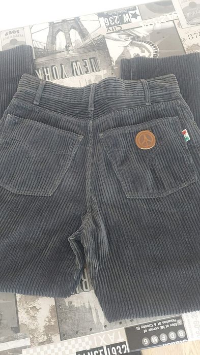 Calças da marca Mochino