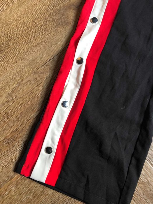 Stradivarius czarne spodnie czerwono-białe lampasy na guzik XS 34 NOWE