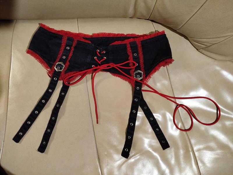 Пояс для чулок черно-красный Poizen