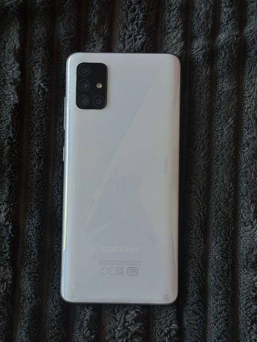 Продам Samsung Galaxy A51 у хорошому стані з коробкою