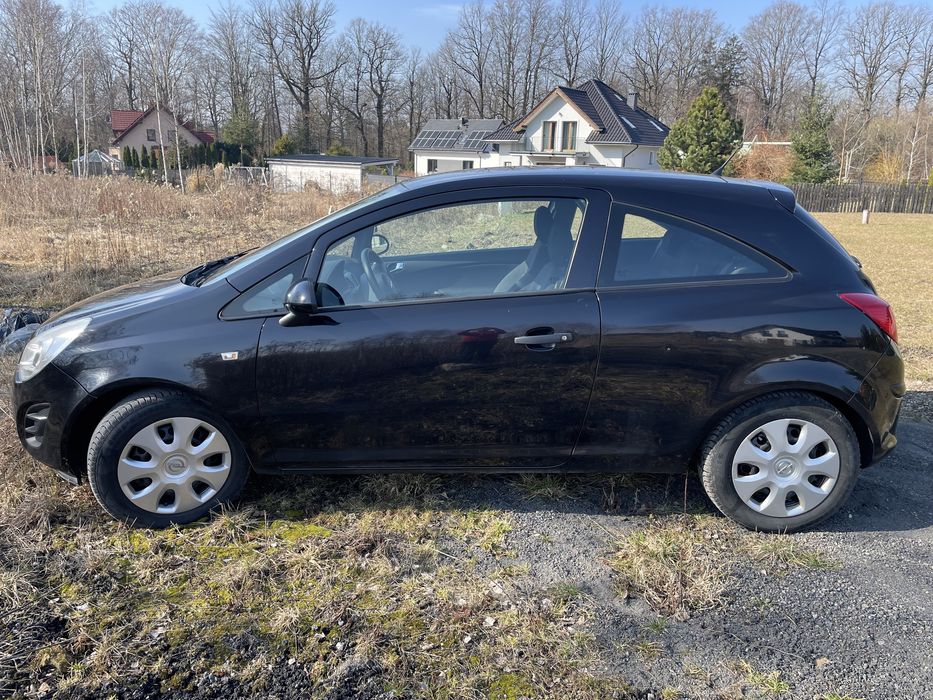 Opel Corsa D czarny metalik 2011