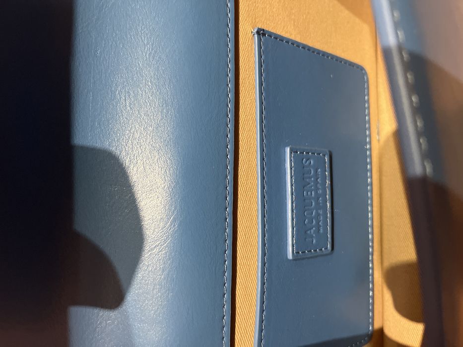 Jacquemus, Le Bambino mala azul