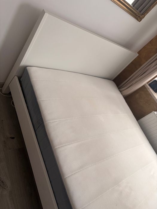 Łóżko z materacem 140x200