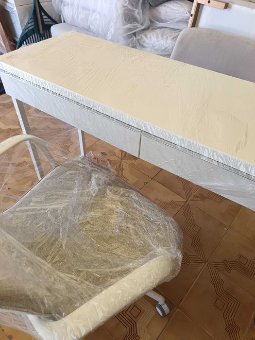 Cadeira e secretária