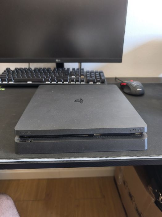 PlayStation 4 slim