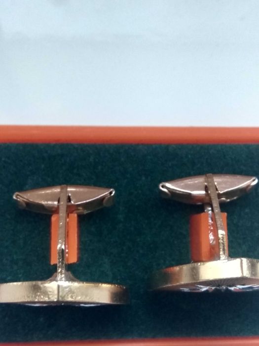 Запонки янтарные,   разные