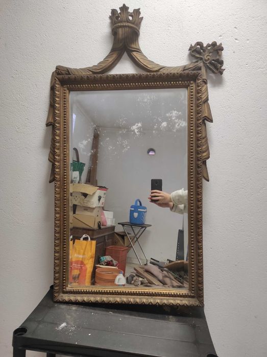 Espelho Antigo Dourado com Entalhe Clássico