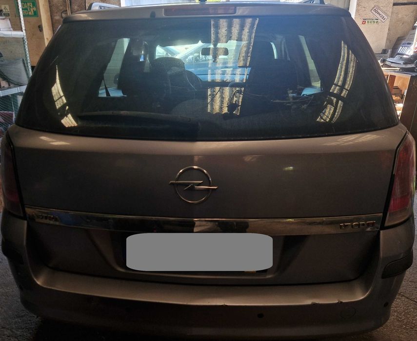 Opel Astra H para peças