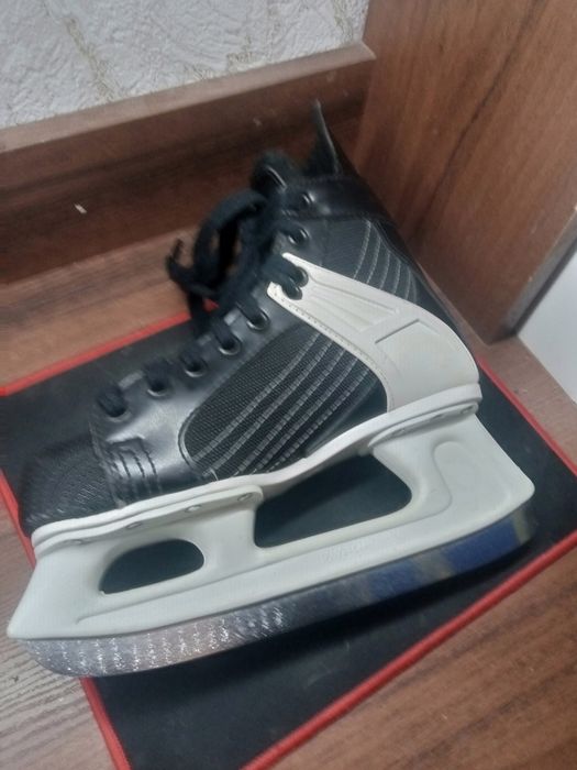 ковзани CCM Super Rapide, Розмір 40-41 EU (Тримач 246 мм)