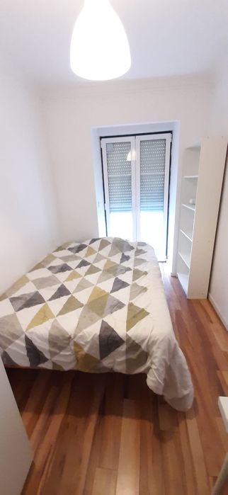 Quarto casal na GRAÇA. Centro Lisboa. Entrada imediata.