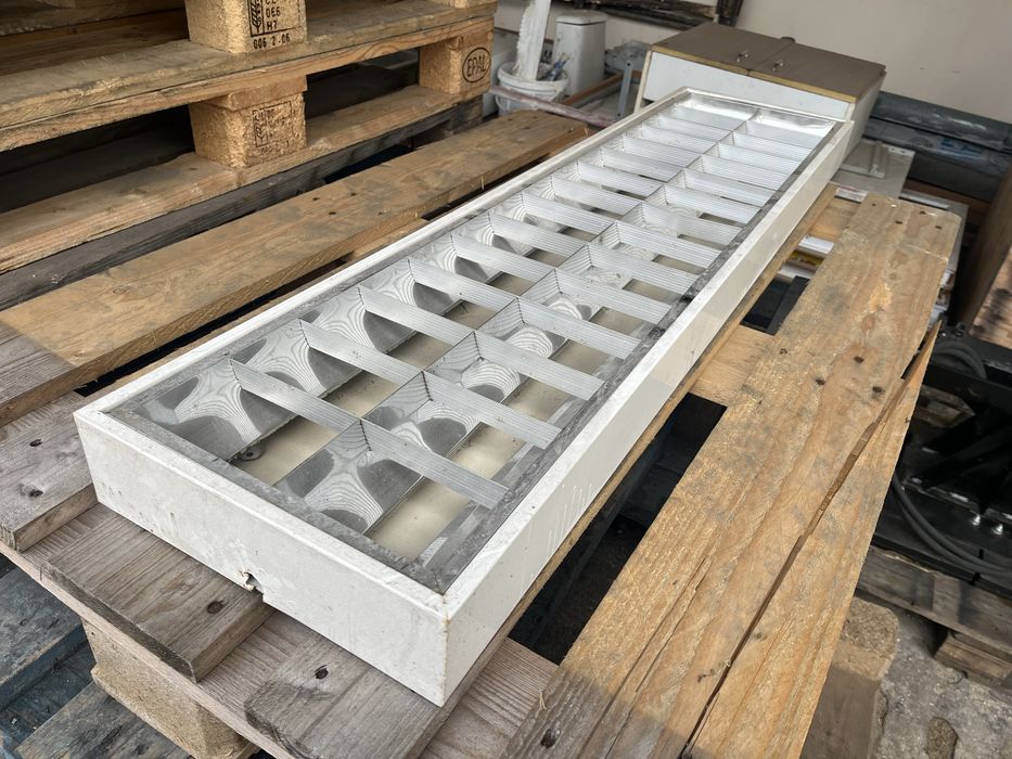 Oprawa świetlówkowa led lampa demontaż rozbiórka