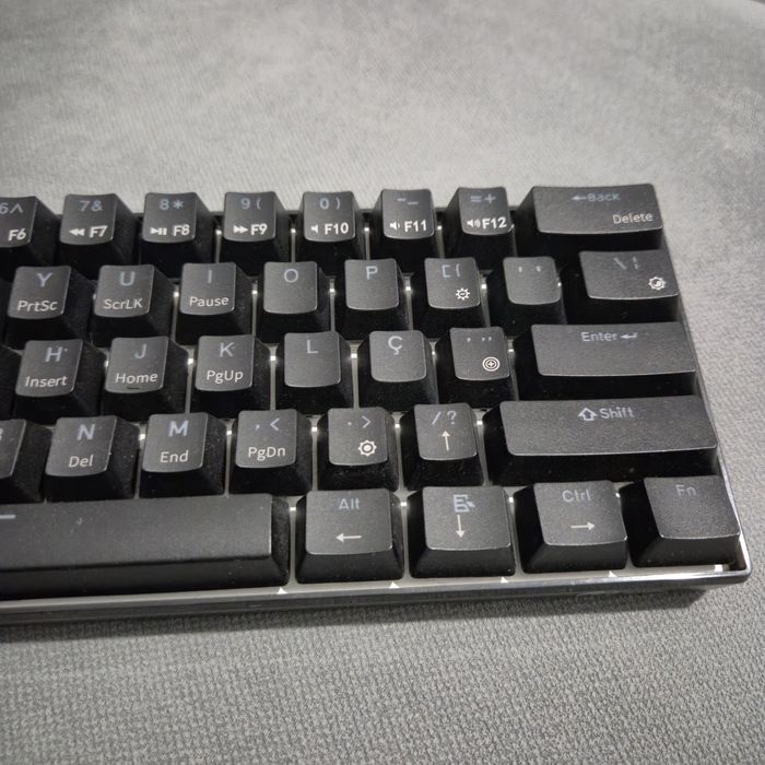 Teclado mecânico Royal Kludge RGB RK61 PT