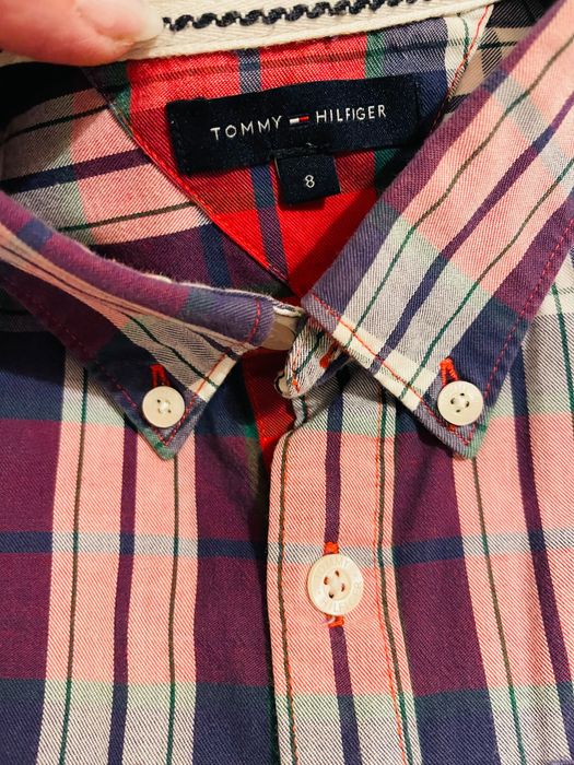 Camisas Tommy Hilfiger e Lion of Porches .