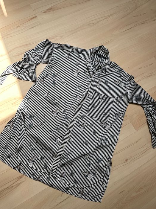 Koszula śliski materiał biały czarny w paski i owady Zara basic