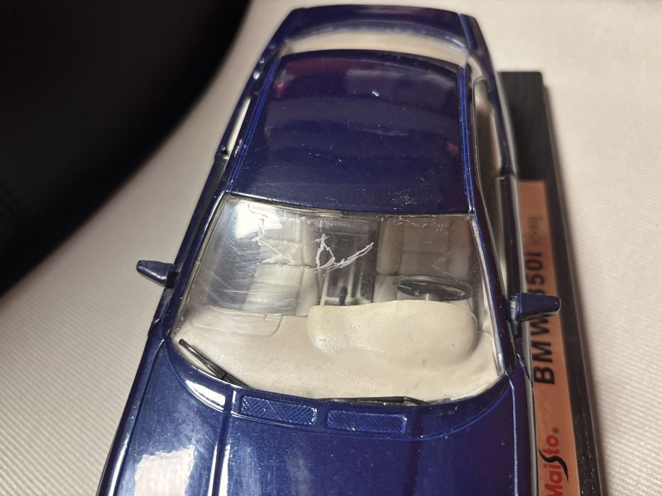 BMW 850i (1990) w skali 1:18