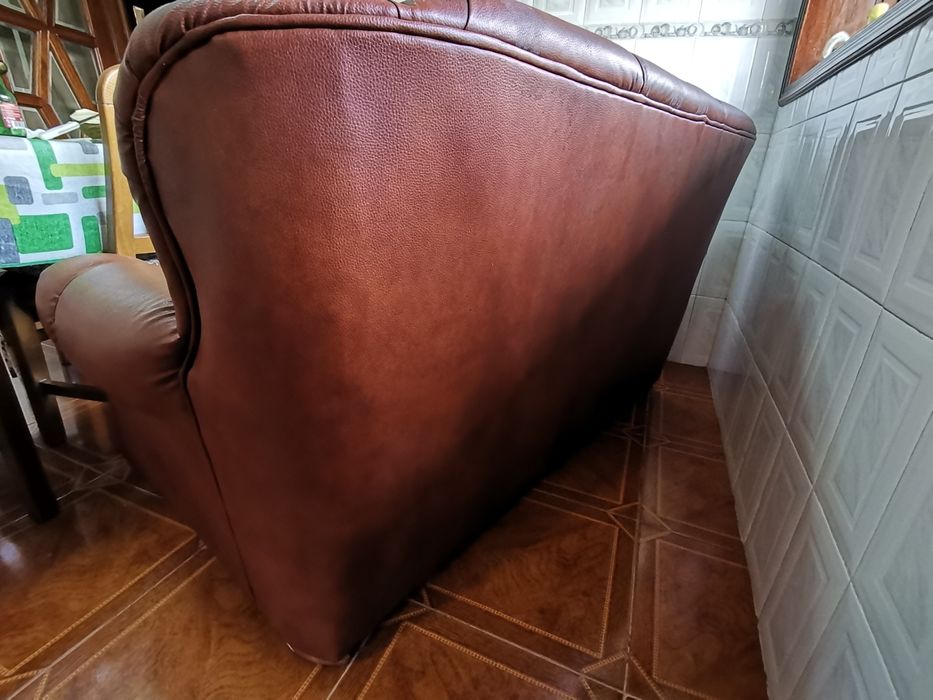 Sofá 3 lugares em napele castanho
