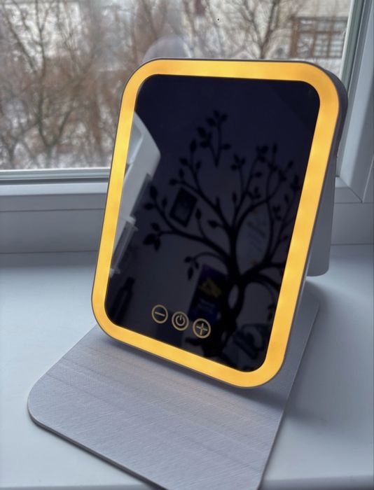 Дзеркало для макіяжу