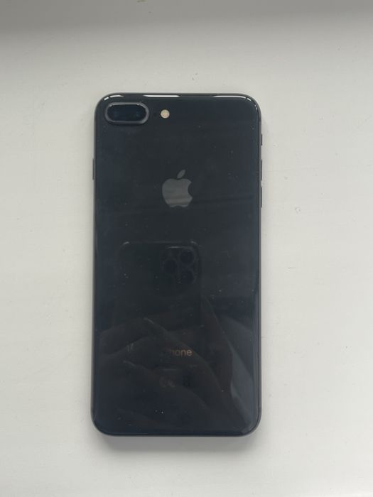 Телефон Iphone 8+ 64гб