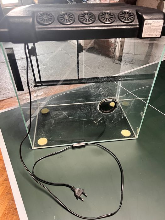 Terrarium 60x60 dla jaszczurki, żółwia z oświetleniem