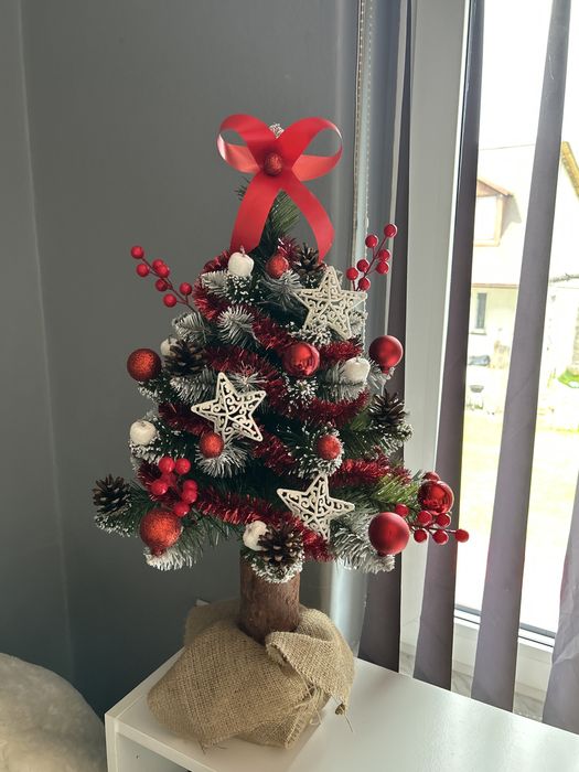 Choinka na pniu z CZERWONYMI OZDOBAMI - 70 cm [producent]