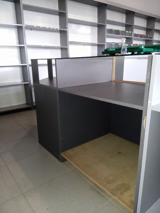 Продається тумба кутова під склом