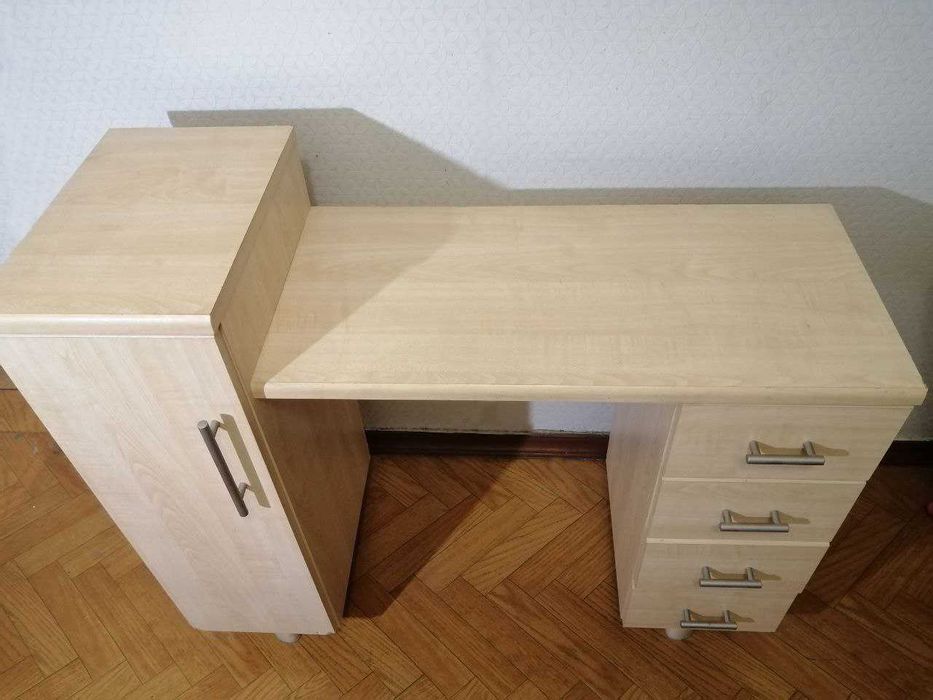 Туалетный косметический столик