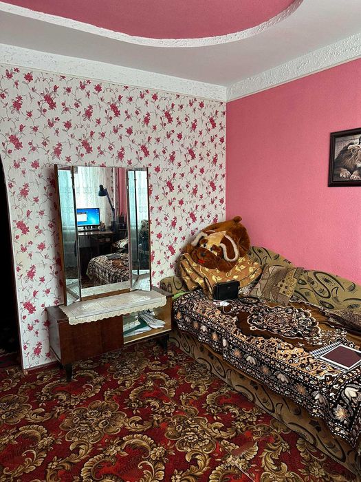 Квартира 2-х кімнатна+гараж біля будинку