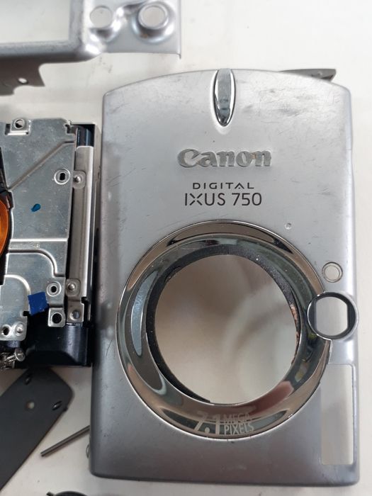 Фотоаппарат Canon Ixus 750 (Nikon)  .