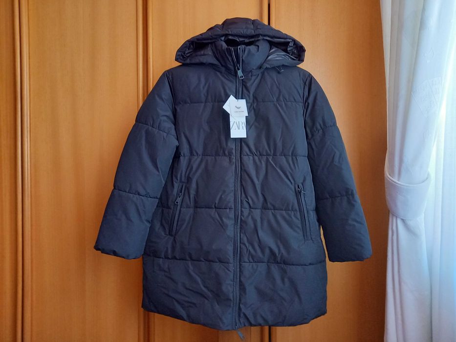 (NOVO C/ ETIQUETA, PORTES GRÁTIS) ZARA: Casaco de Penas c/ Capuz Preto