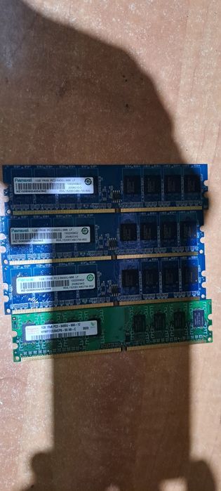 Memorias Ram Kingston... 1,2,3 G para portátil e torre.