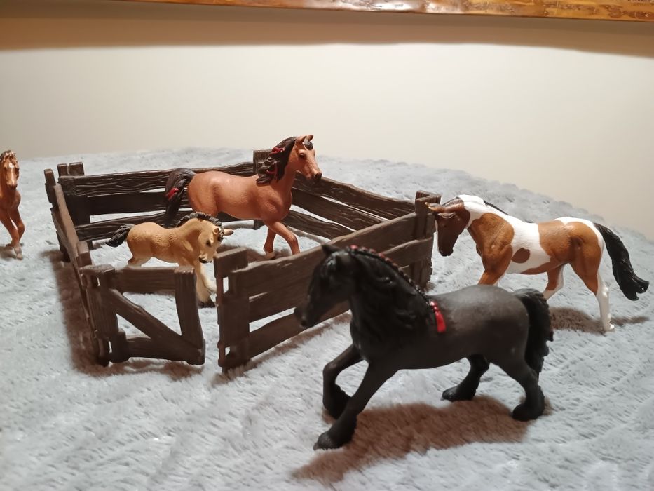 Zestaw schleich i collecta plus ogrodzenie
