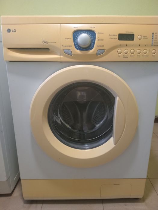 Стиральную машину LG продам