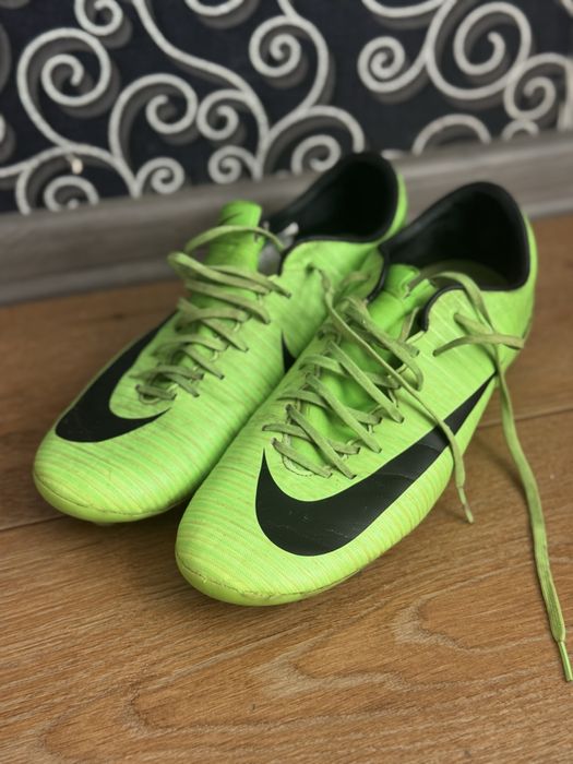 Бутси продаю не дорого стан нормальний відправлю накладеним платижем