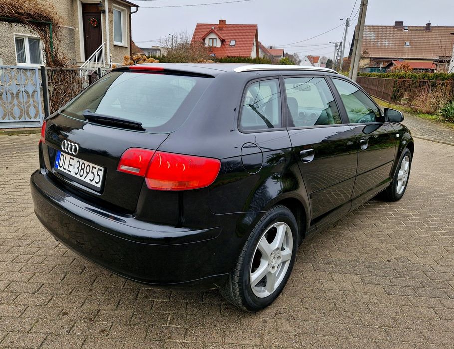 Audi A3 Sportback 1.6 Benzyna 102 km  5 Drzwi Zarejestrowana