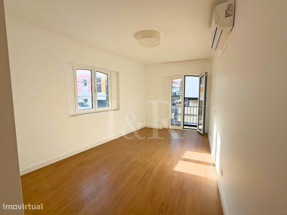 Apartamento T2 com varanda no centro de Cascais